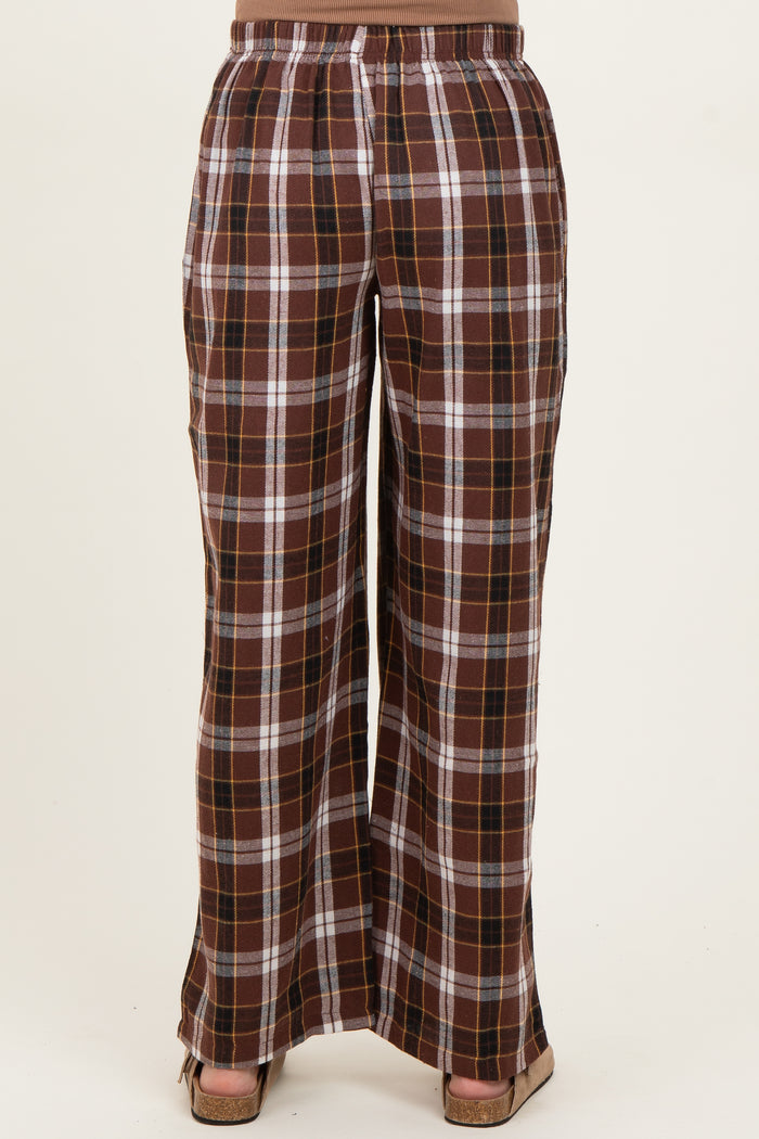 woman wearing brown and plaid maternity pants with an elastic waistband
