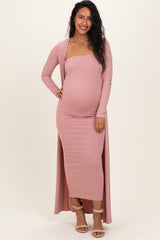 woman wearing a pink ribbed maternity dress with a long cardigan and showing her baby bump