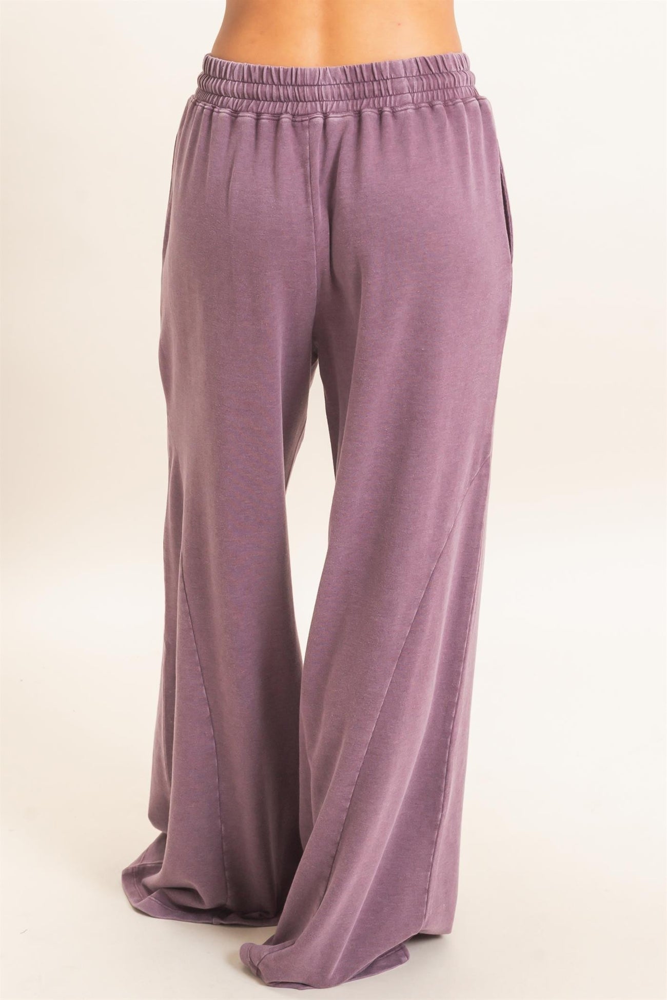woman wearing loose-fitting lavender wide-leg pants with an elastic waistband and side pockets