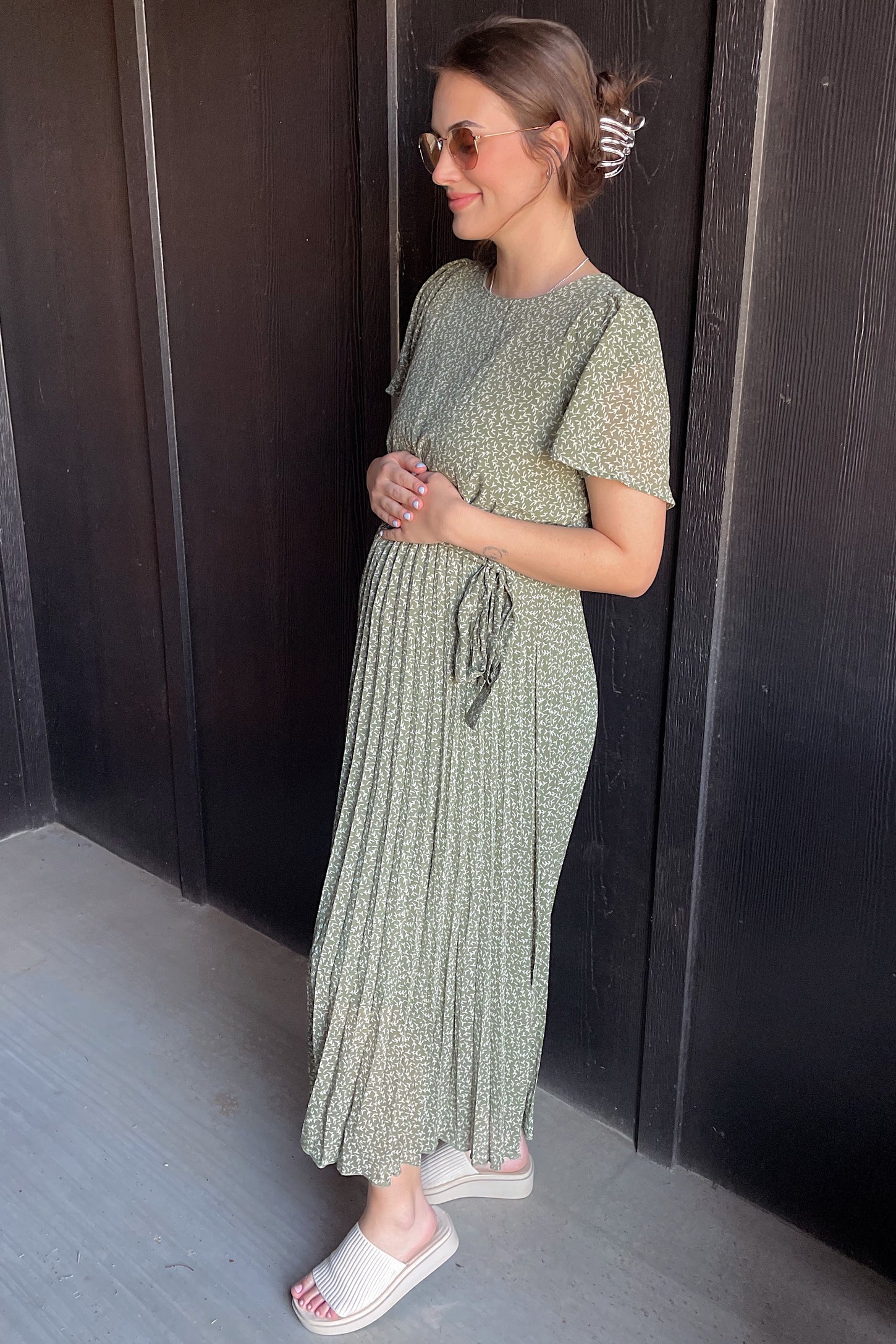 Light Olive Leaf Print Pleated Maternity Midi Dress